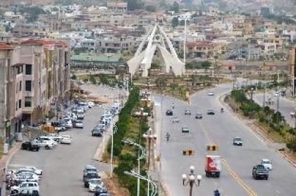 Luxurious Apt in Bahria Town on Main Road. 
