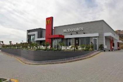 Luxurious Apt in Bahria Town on Main Road. - image 11