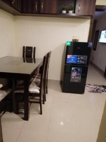 Luxurious Apt in Bahria Town on Main Road. - image 2