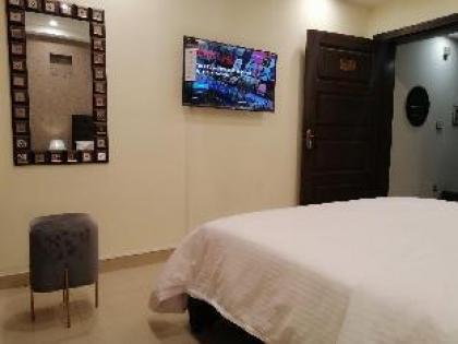 Luxurious Apt in Bahria Town on Main Road. - image 3