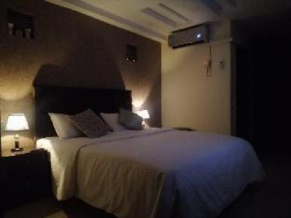 Luxurious Apt in Bahria Town on Main Road. - image 4