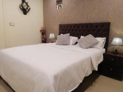 Luxurious Apt in Bahria Town on Main Road. - image 8