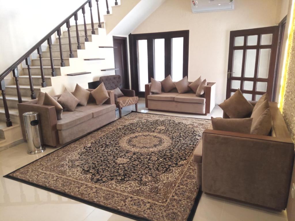 Signature Residence - main image