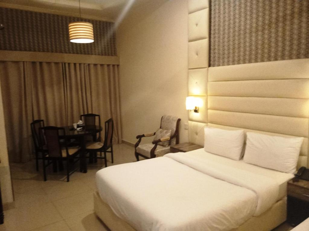 Signature Residence - image 7
