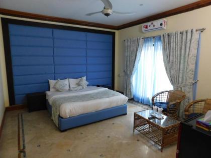 Casa Blanca Executive - image 6