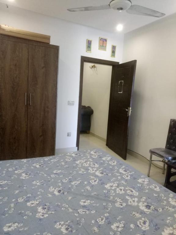 New & elegant 1BR Flat for Familiestourists4k NetflixwifiE11 Markaz - image 2