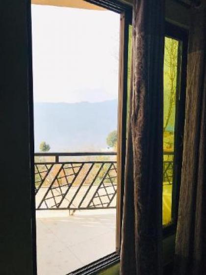 Deluxe King room with Mountain and Jungle view - image 3