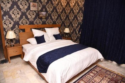 Tashreefaat Guest House