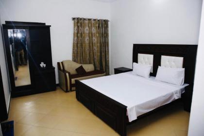 Lux Lounge Guest House - image 11