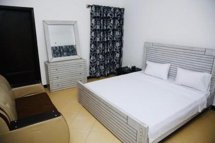 Lux Lounge Guest House - image 13