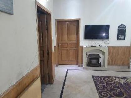Best Accommodation near Gulberg Green and Airport