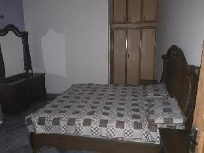 Best Accommodation near Gulberg Green and Airport - image 2