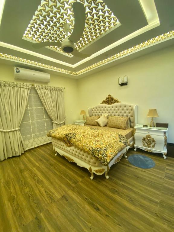Continental boutique House - main image