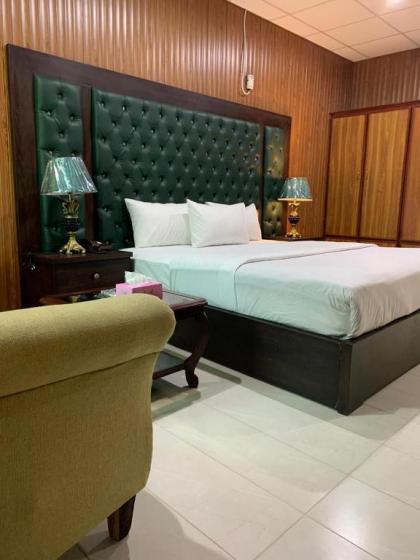Royal Motel Executive - image 11