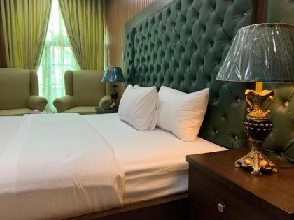 Royal Motel Executive - image 12
