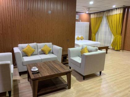 Royal Motel Executive - image 3