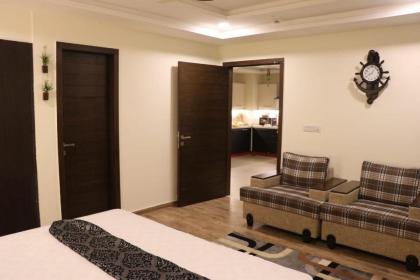 Elegant & Charming One Bed Apartment In Bahria Town - image 15