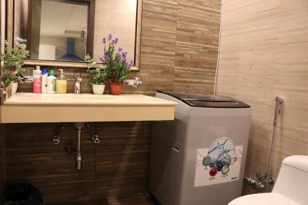 Elegant & Charming One Bed Apartment In Bahria Town - image 4