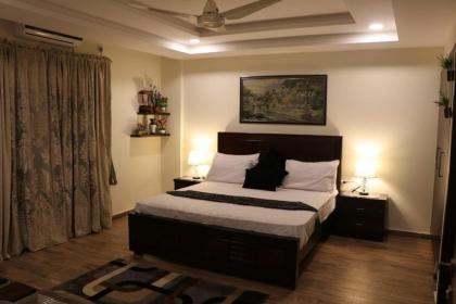 Elegant & Charming One Bed Apartment In Bahria Town - image 5