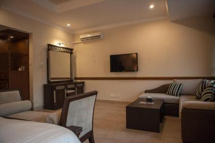 Jacaranda Heights - image 20