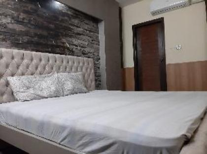 Private Apartment  2 bed  Margalla view  E-11 - image 4