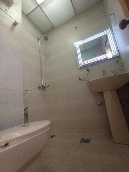 Entire Apartment 2bed Condo at Burban Oakwood - image 8
