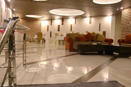 Summit Hotel - image 2