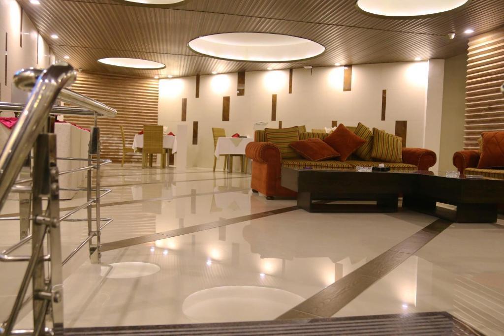 Summit Hotel - image 2