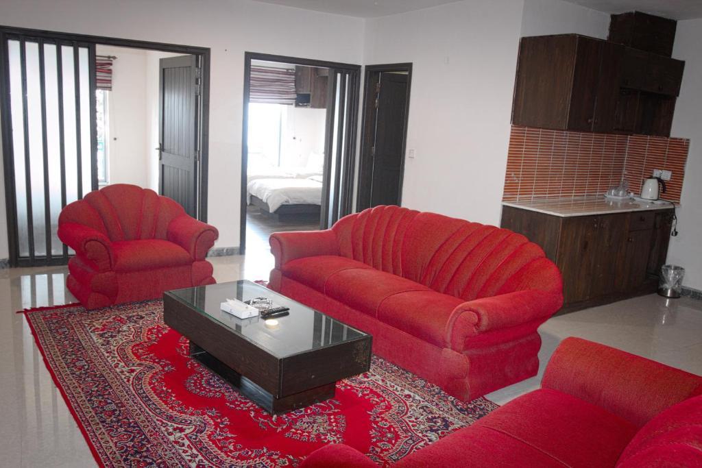 Summit Hotel - image 3