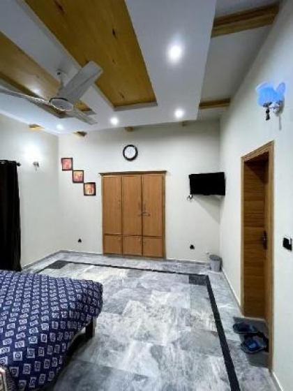 Welcoming 1-Bed Room (Double Bed) with Parking - image 2