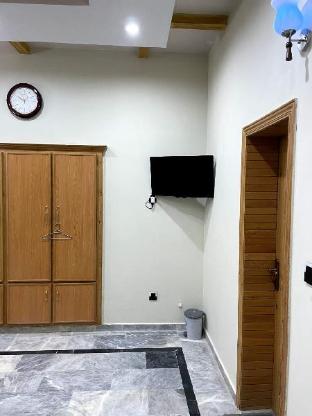 Welcoming 1-Bed Room (Double Bed) with Parking - image 5