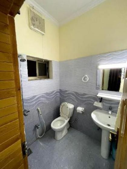 Welcoming 1-Bed Room (Double Bed) with Parking - image 7