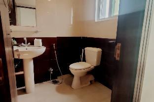 Spacious and Serene Apartment - image 7