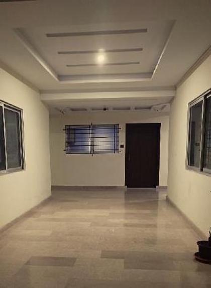 Spacious and Serene Apartment - image 9