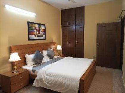 Tourist Inn Furnished Apartment  - image 12
