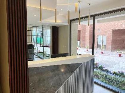 Lovely 1 Bed Deluxe Serviced Apartment - image 10