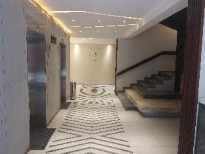 Lovely 1 Bed Deluxe Serviced Apartment - image 11
