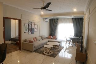 Lovely 1 Bed Deluxe Serviced Apartment - image 4