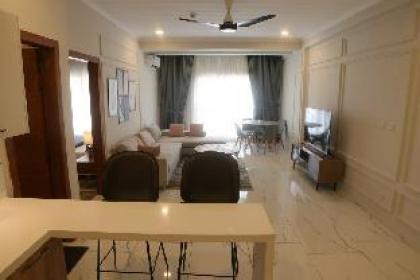 Lovely 1 Bed Deluxe Serviced Apartment - image 6