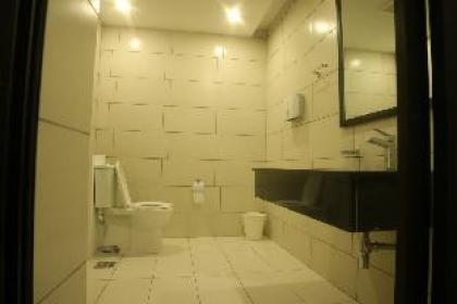 Lovely 1 Bed Deluxe Serviced Apartment - image 7