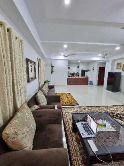 Three Bed Attach Bath Hall Kitchen Wifi Parking  - image 11