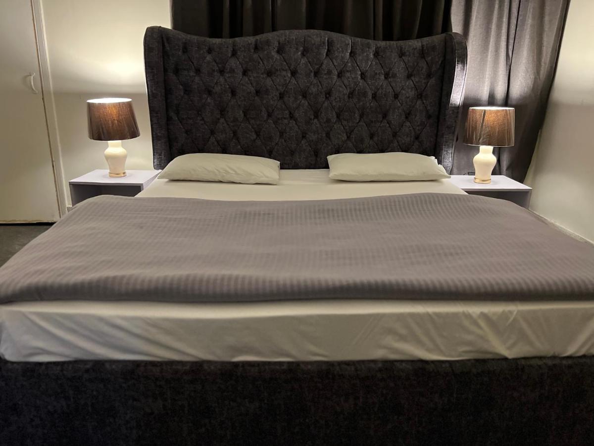 Two Bed Apartment F6 netflix wifi ac - main image