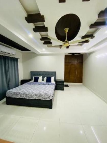 Two Bedroom Comfort Apartment for Family - image 10