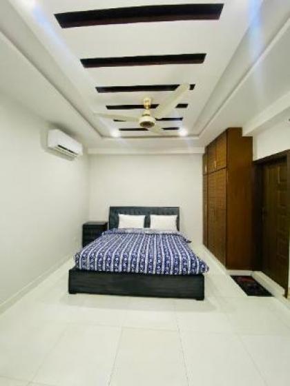 Two Bedroom Comfort Apartment for Family - image 9