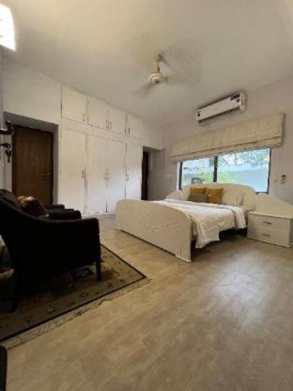 Two bedroom upper story apartment - image 11
