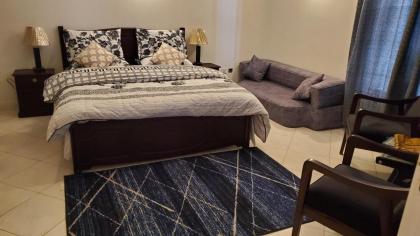 Rove Lodging-3 Bedroom Service Apartment - image 15