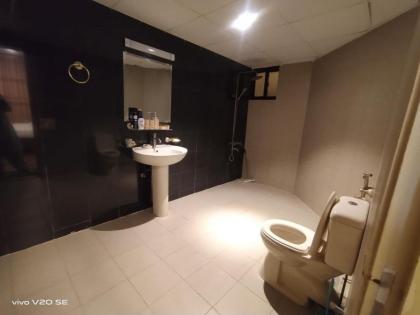Luxury Three-Bedroom Apartment - image 17