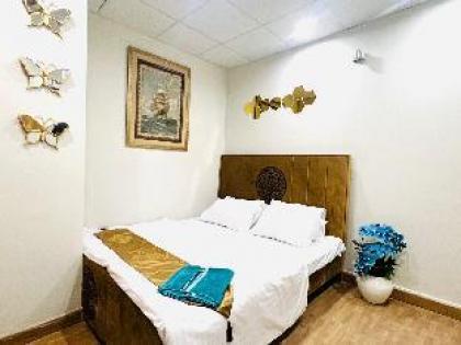 two???? two bedroom flat /1 bath/kitchen/parking. - image 20