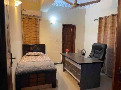 Cozy Calm Chaos 2BHK E-spot  Wifi  Chrome Cast - image 8