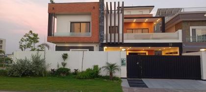 Haven Lodge cheerful vacation home with mountain view 